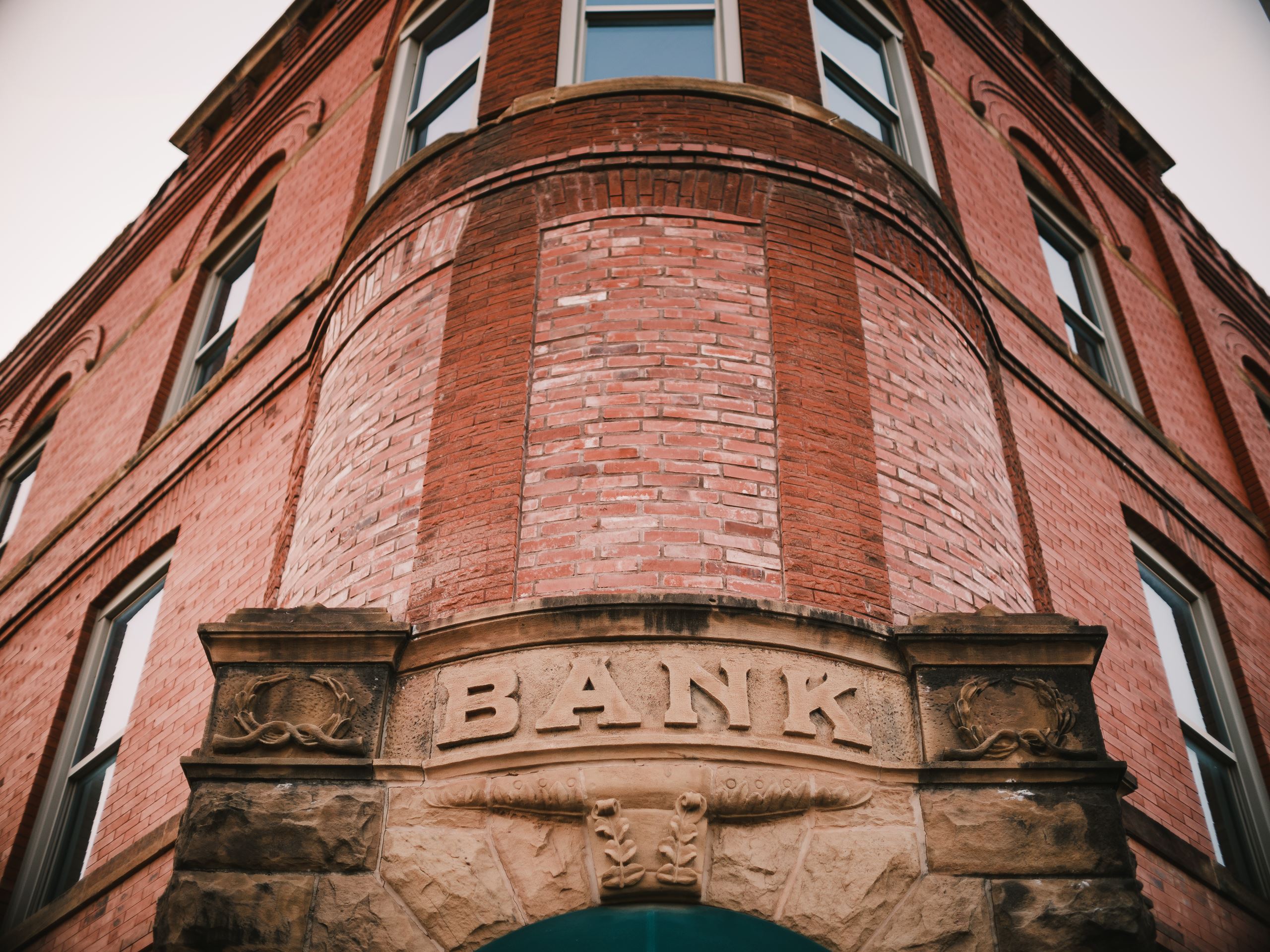Photo of Building that says Bank